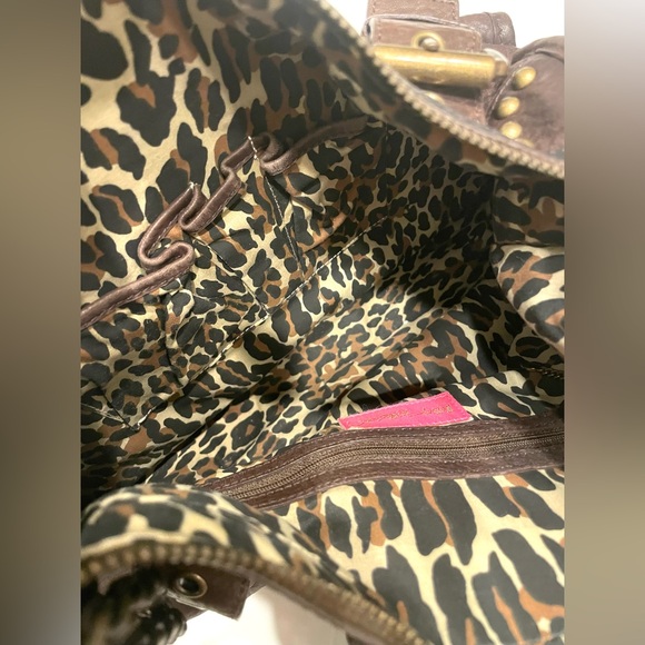 NWOT Vintage BETSEY JOHNSON Brown Leather Crossbody Buckle Horseshoe Bag - Picture 9 of 10